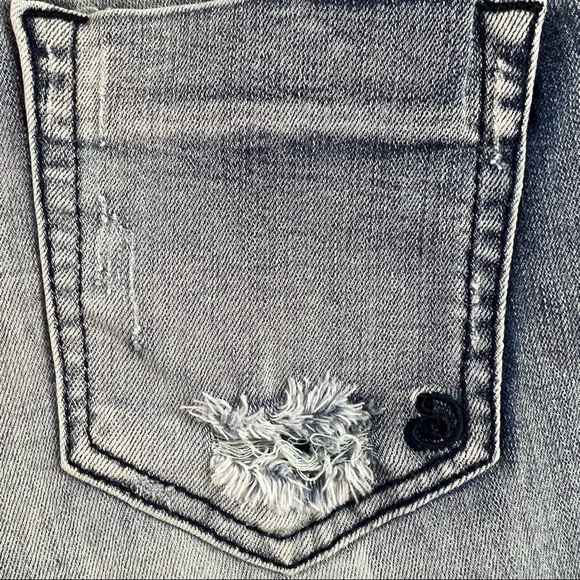 Indigo Rein Forever Distressed Denim Shorts. Sz 3 - Picture 10 of 11